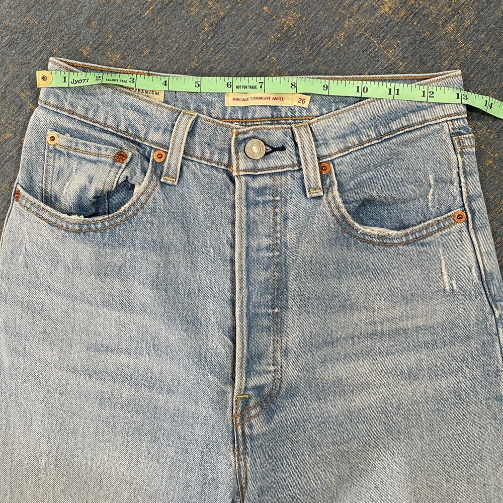 Levi’s Ribcage Jeans - Picture 5 of 6